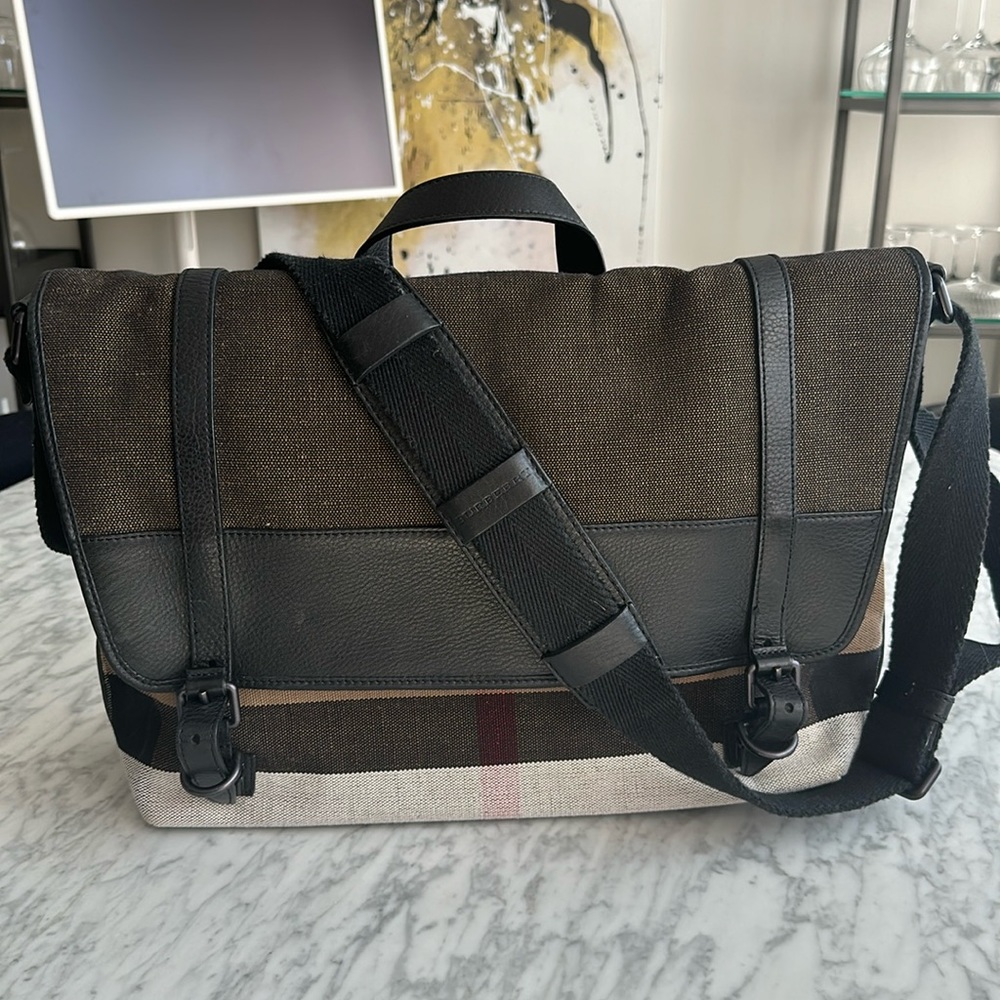 Burberry - authentic - canvas messenger bag